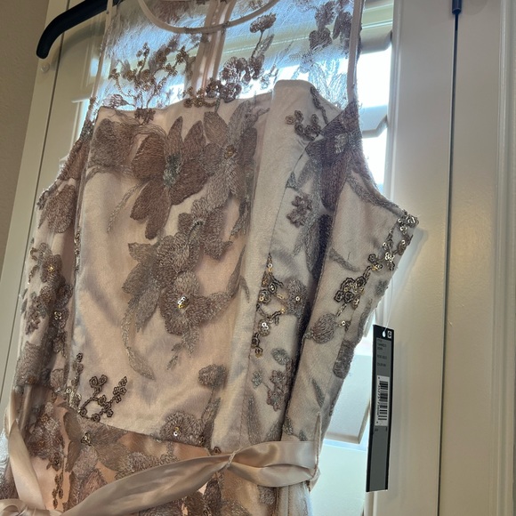 TAHARI Arthur S. Levine,  dress in size M color Rose Gold and cream background - Picture 4 of 16